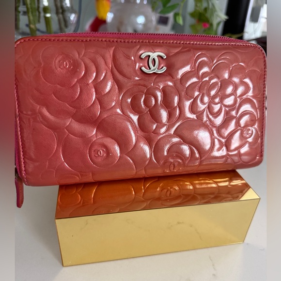CHANEL Cameilla Zip Around Wallet - Picture 2 of 16